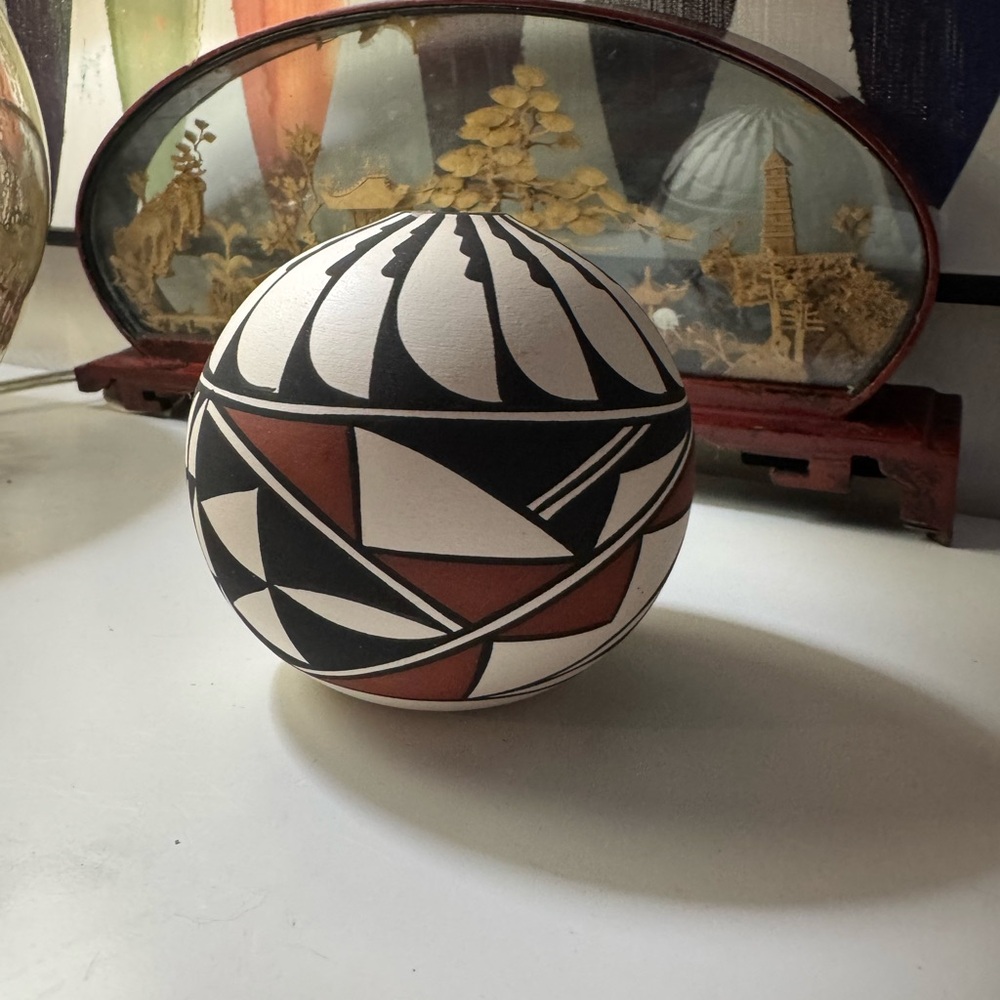 Acoma artist signed hand coiled seed pot